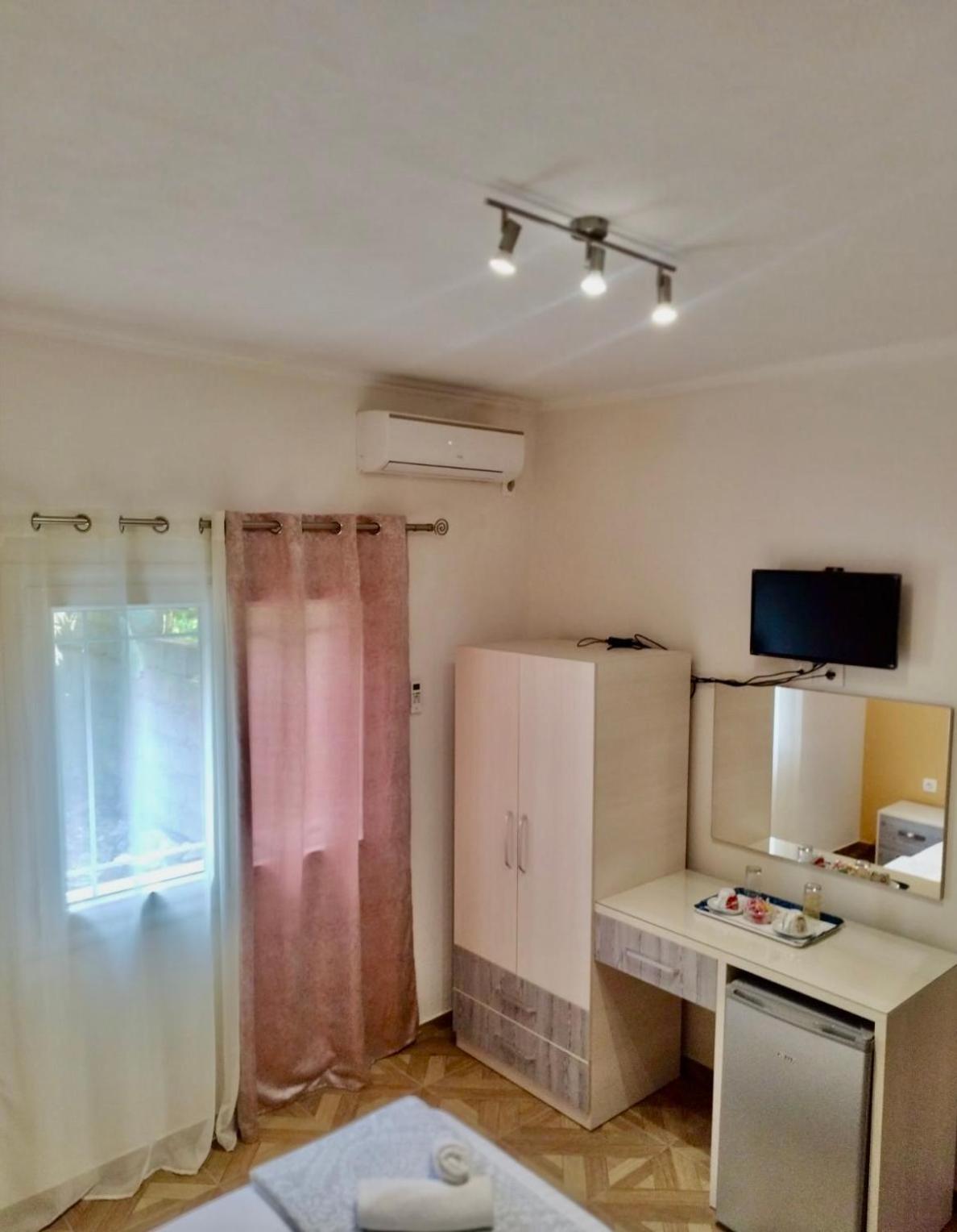 Dagos Rooms Dhermi Bagian luar foto